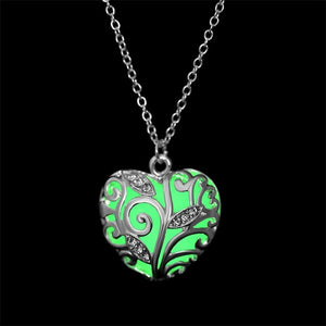 Heart Shape Hollow Pendant Glowing in the Dark Necklace For Women Crystal Luminous Necklace Jewelry Wholesale Christmas Gifts