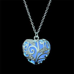 Heart Shape Hollow Pendant Glowing in the Dark Necklace For Women Crystal Luminous Necklace Jewelry Wholesale Christmas Gifts