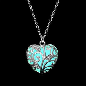 Heart Shape Hollow Pendant Glowing in the Dark Necklace For Women Crystal Luminous Necklace Jewelry Wholesale Christmas Gifts
